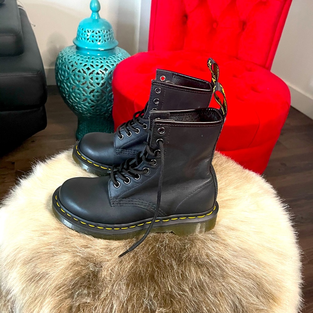 Dr Martens - New - 1460 Pascal